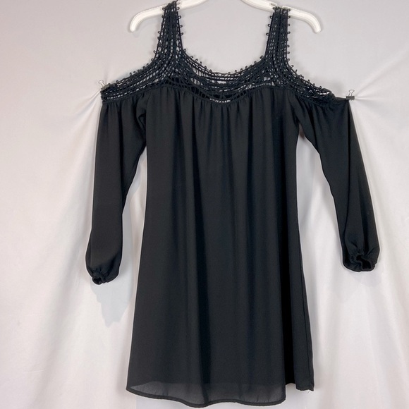 Lots of love by Speechless black chiffon lined crochet trim cold shoulder Small - Picture 2 of 8